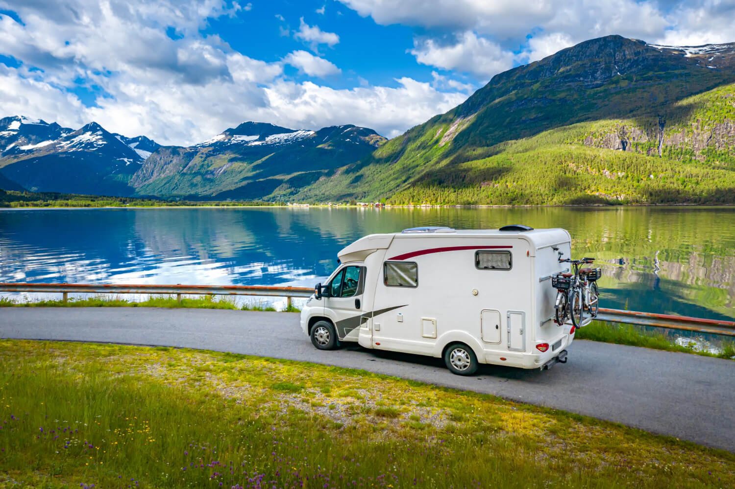 Motorhome parked by the waterfront in Geelong – top RV destination near Melbourne and the Bellarine Peninsula